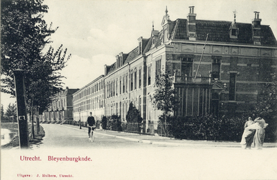 1182 Gezicht op de Bleijenburgkade te Utrecht.N.B. In 1921 is de straatnaam Bleijenburgkade gewijzigd in Alexander Numankade.